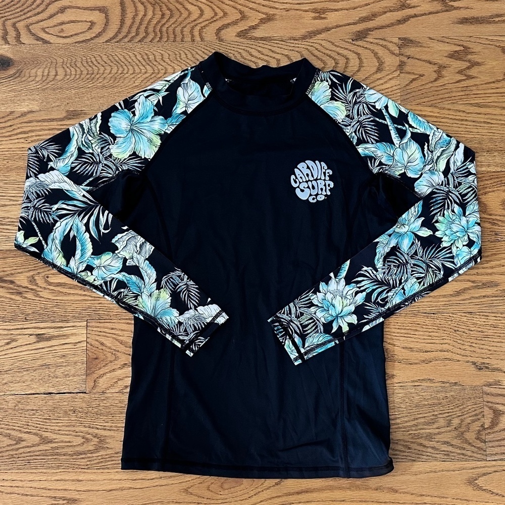 NWOT Rash Guard (unsure of brand) with Cardiff Surf Co Logo (Size L)